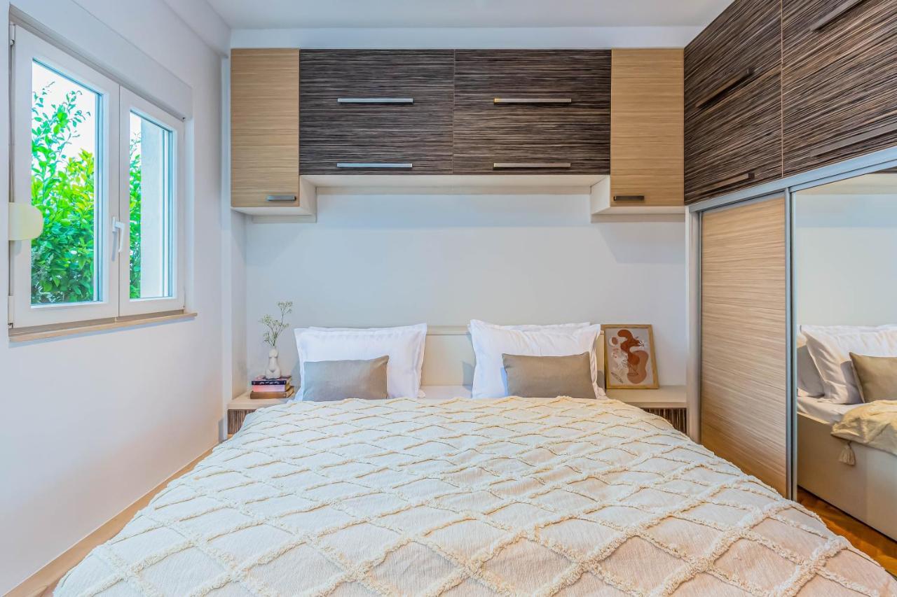 Beachfront Apartment Jesenice  Exterior foto
