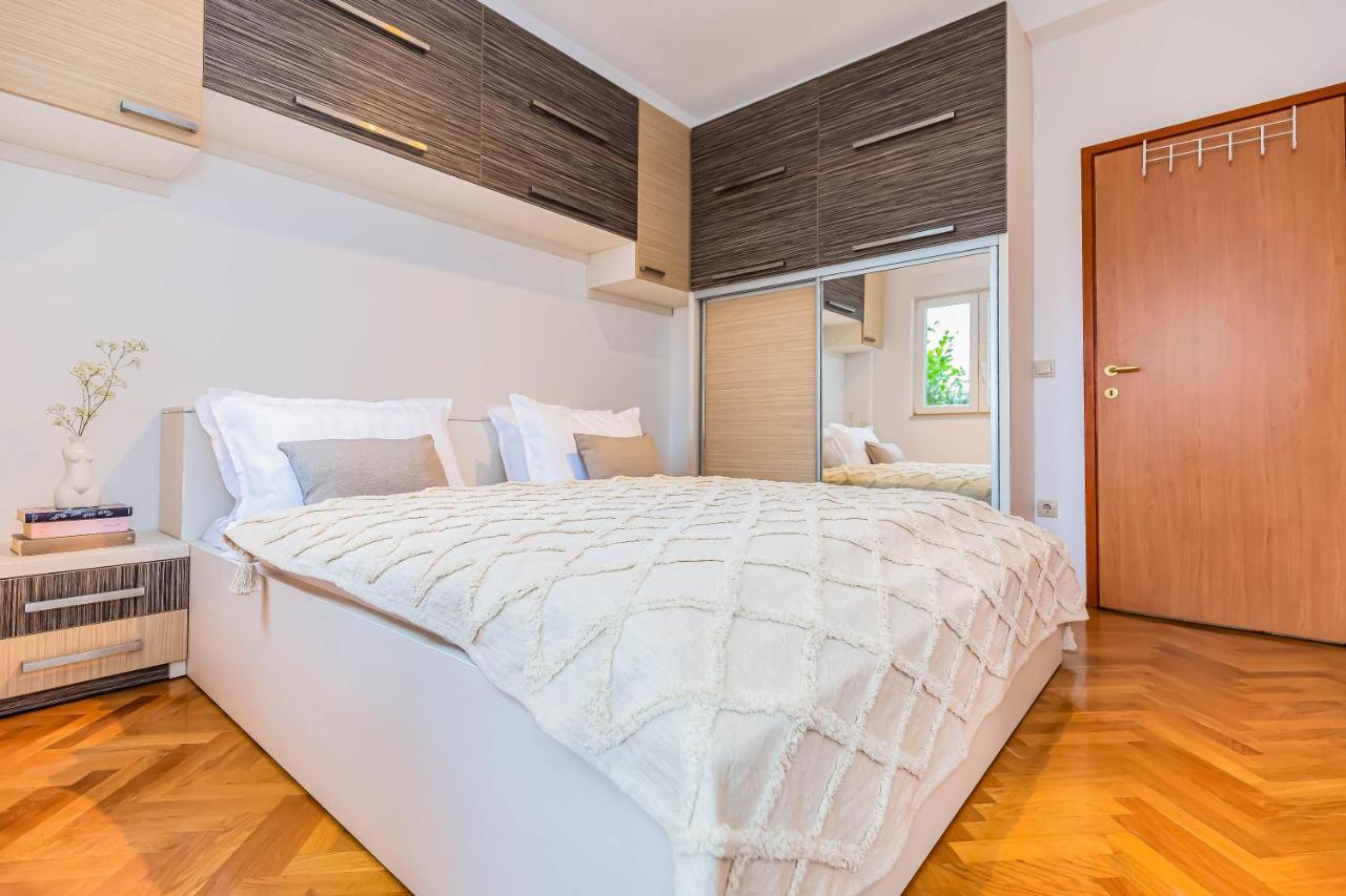 Beachfront Apartment Jesenice  Exterior foto